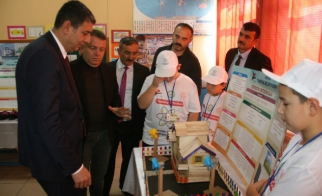 Tepeköy Ortaokulunda TÜBİTAK 4006 Bilim Fuarı ve sergisi açıldı