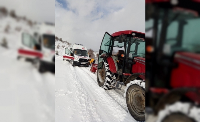 Hastaya müdahaleye giden 112 ekibi karda mahsur kaldı