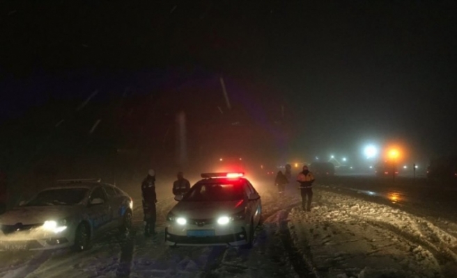 Kar nedeniyle kapanan Bolu Dağı trafiğe açıldı