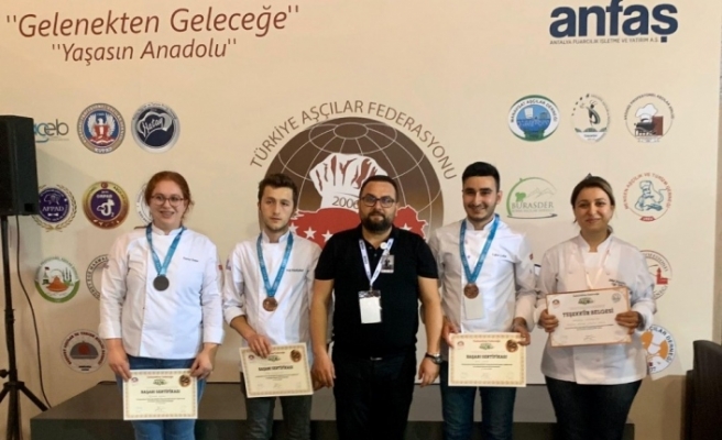KBÜ aşçılık öğrencilerinden Antalya’da gümüş ve bronz madalya