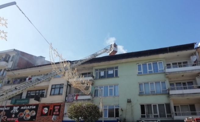 Düzce’de binanın çatısından çıkan dumanlar itfaiye harekete geçirdi