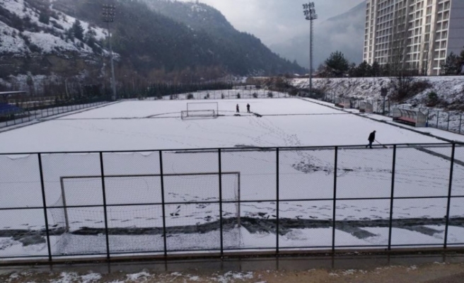 Karabük’te amatör lig maçlarına kar engeli