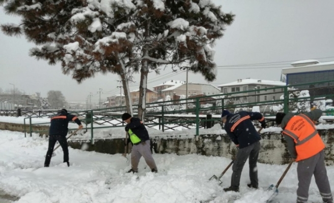 Karla mücadelede 200’den fazla personel çalıştı