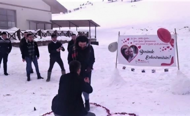 Kelltepe Kayak Merkezi’nde sürpriz evlilik teklifleri
