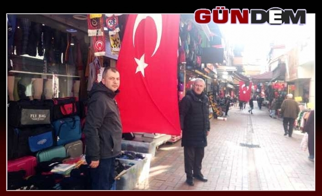 Zonguldaklı esnaf iş yerlerini bayraklarla donattı