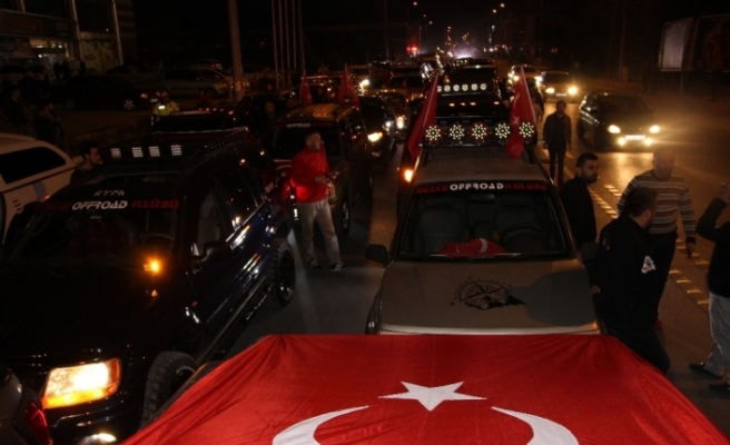 Türk askerinin Bahar Kalkanı Harekatı’na, ’offroad’cular konvoyla destek oldu