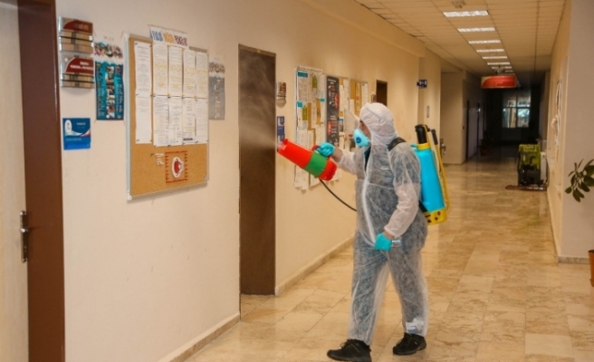 Üniversitede "korona virüsü" temizliği sürüyor