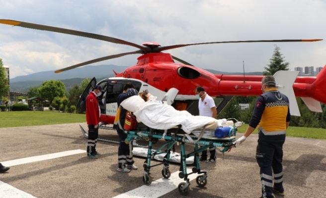 Doğum yapan kadın ambulans helikopterle Ankara’ya sevk edildi