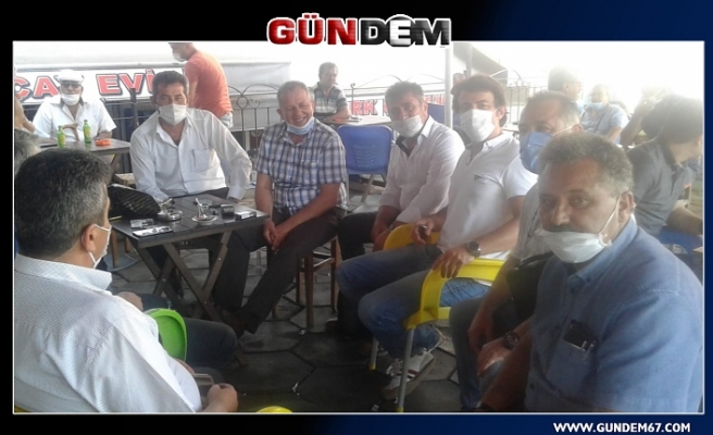 AK Parti ve CHP'nin temsilcileri muhtarlarla bir araya geldi