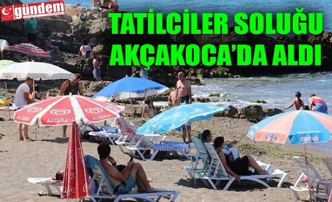 GÜNEŞLİ HAVAYI FIRSAT BİLEN TATİLCİLER SOLUĞU AKÇAKOCA'DA ALDI