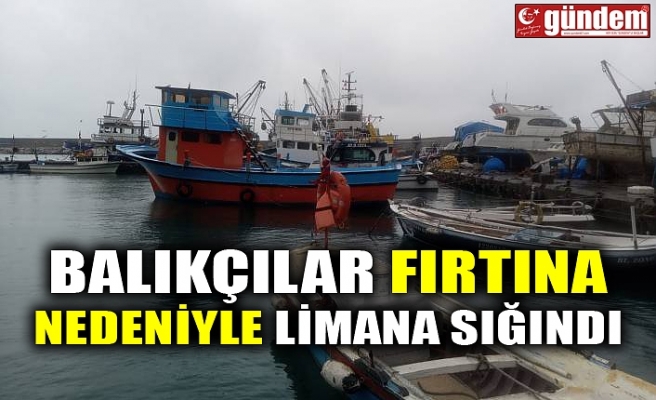 BALIKÇILAR FIRTINA NEDENİYLE LİMANA SIĞINDI