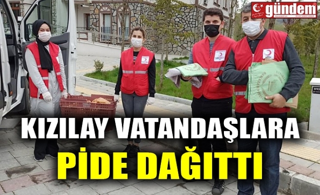 KIZILAY VATANDAŞLARA PİDE DAĞITTI