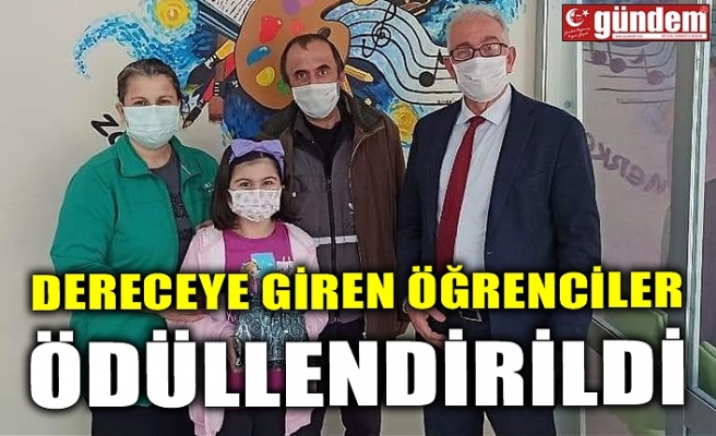 DERECEYE GİREN ÖĞRENCİLER ÖDÜLLENDİRİLDİ