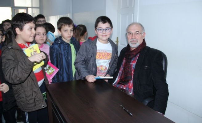 Yazar Adnan Özveri öğrencilerle buluştu
