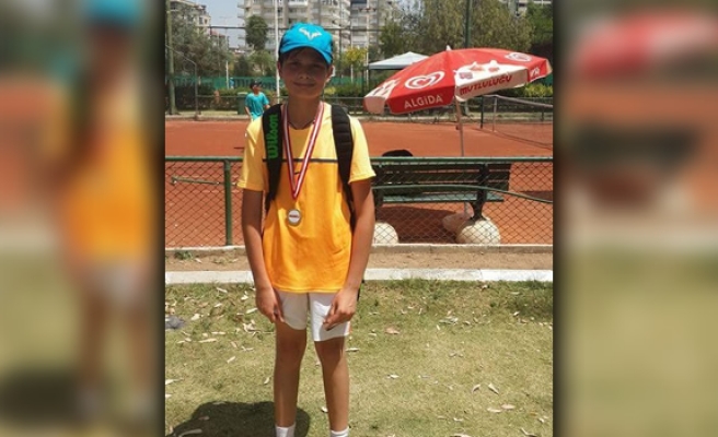 Zonguldak Tenis Deniz Spor Kulübü Oyuncusu Umur Orhan İzmirde Birinci oldu