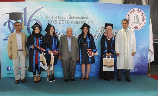 BEÜ Gökçebey Mithat Mehmet Çanakçı MYO´da mezuniyet coşkusu