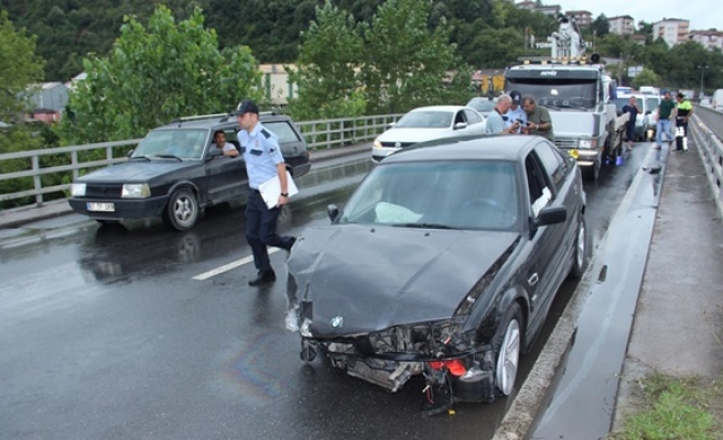 Gülüç köprüsünde kaza, lastiği kopan otomobil 150 metre sürüklendi