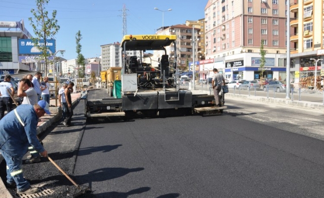 Şehit Ömer Halisdemir bulvarı asfaltlanıyor..