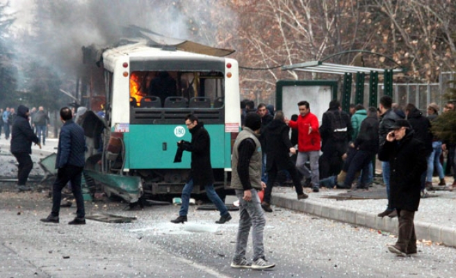Kayseri Erciyes Üniversitesi önünde büyük patlama: Ölü ve yaralılar var