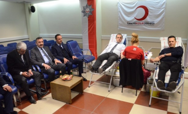 Zonguldak Emniyet Müdürlüğünden Kızılaya kan bağışı