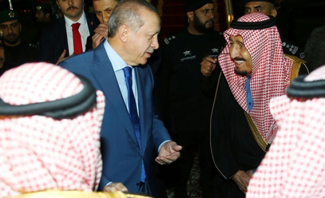 Kral Selman'dan Erdoğan'a jest