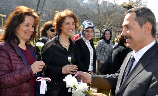 Başkan Uysal, kadınları kutladı