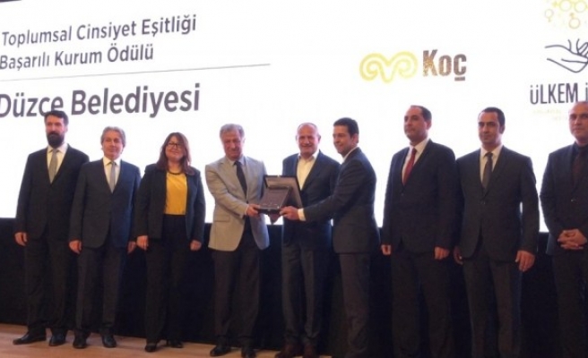 Başkan Mehmet Keleş kadın istihdamı ödülü aldı