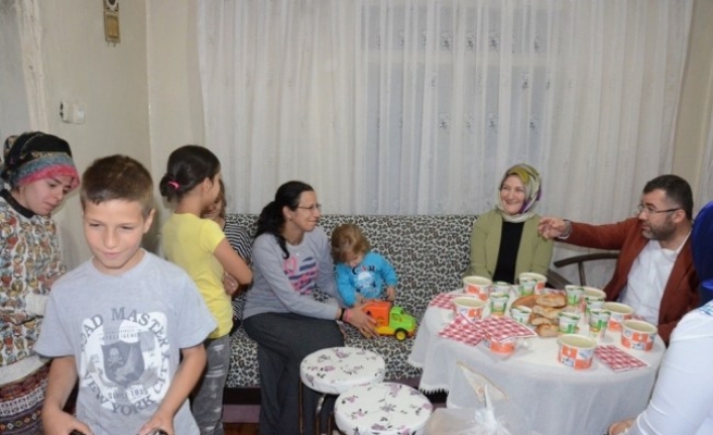 AK Parti il başkanı Keskin, 5 çocuklu Özdemir ailesi ile iftar yaptı