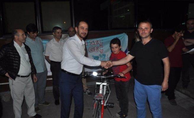 Sağlık Merkezi Çocuklara Bisiklet Hediye Etti