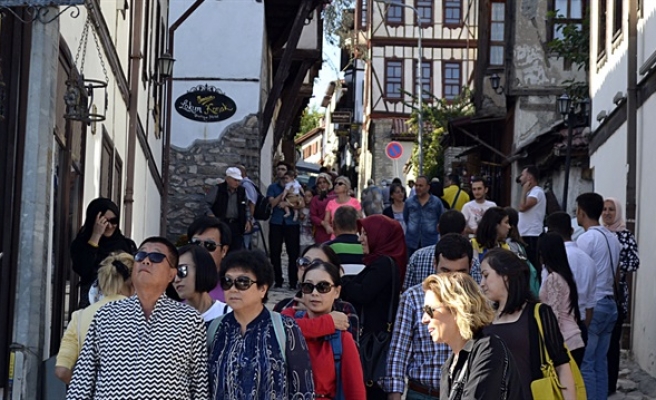 Tarihi kentte Bayramı dolayısıyla turistlerin  akınına uğradı
