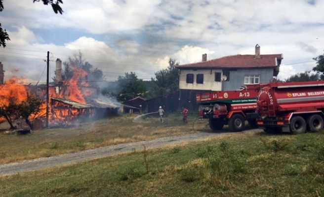 Karabük'te Ev yangınına helikopterli müdahale