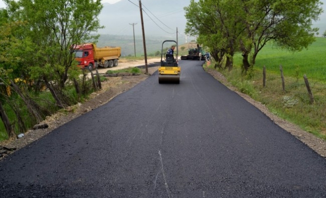 köy yollarında başlatılan asfaltlama