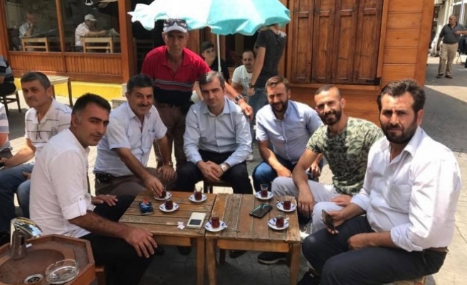 Başkan Yemenici Vatandaşlarla Çay Eşliğinde Sohbet