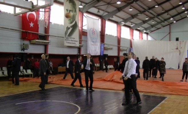 Kaymakam Öztürk ve başkan Yemenici basket yarışına girdi
