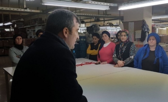 Yemenici maaşlarını alamayan tekstil fabrikası çalışanlarını ziyaret
