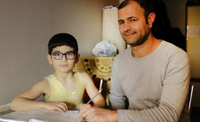 9 yılda 7 kez ameliyat olan Berat çare arıyor