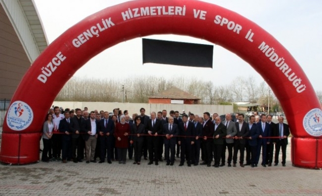 Bakan Özlü, Düzce'de spor tesislerinin açılışını yaptı...