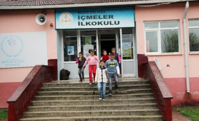 4 ayrı depremin meydana geldiği Gölyaka'da eğitim öğretim devam ediyor