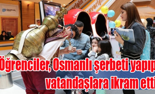 Öğrenciler, Osmanlı şerbeti yapıp vatandaşlara ikram etti