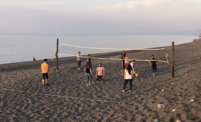 Akçakoca'da plaj voleybolu sezonu başladı