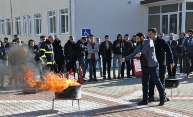 Üniversitede Yangın Tatbikatı Düzenlendi
