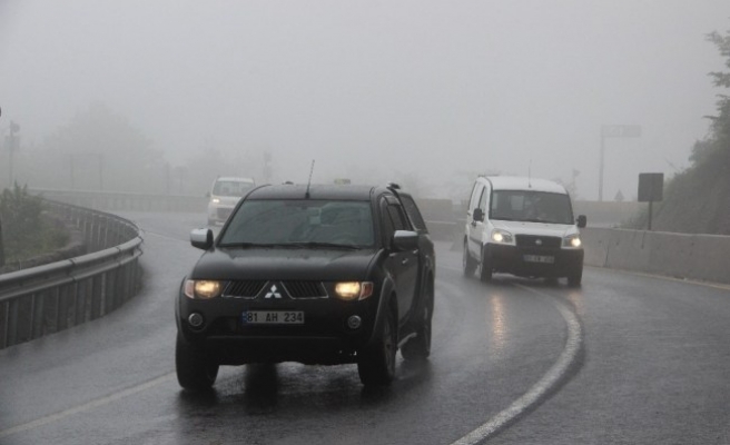 Bolu Dağı'nda yağış ve sis etkili oluyor