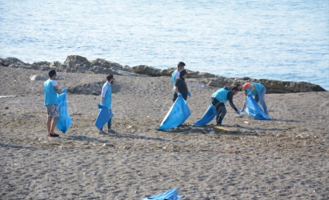 Akçakoca'da sahil temizliği yapıldı