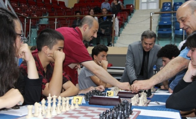 Düzce'de binin üzerinde katılım ile satranç turnuvası başladı