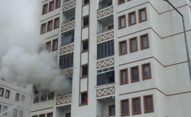Ev Yangınında;  6'sı çocuk 21 kişi dumandan etkilendi