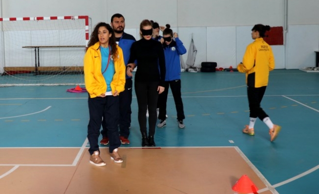Düzce'de öğrenciler engellilerle spor yaptı