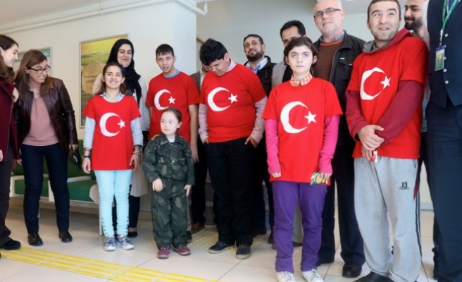 Özel öğrenciler harçlıklarını Mehmetçik Vakfı'na bağışladı