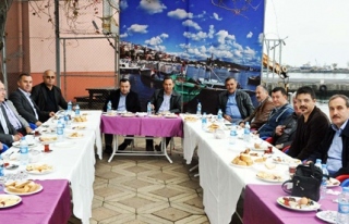 Başkan Uysal, meclis üyeleriyle kahvaltıda buluştu