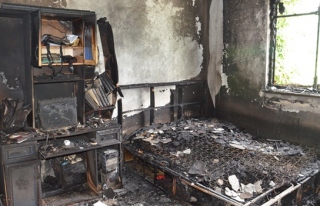 Öğretmen yangında yanarak hayatını kaybetti