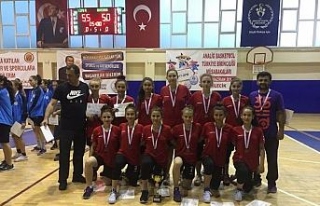 Küçük kızlar Türkiye üçüncüsü oldu